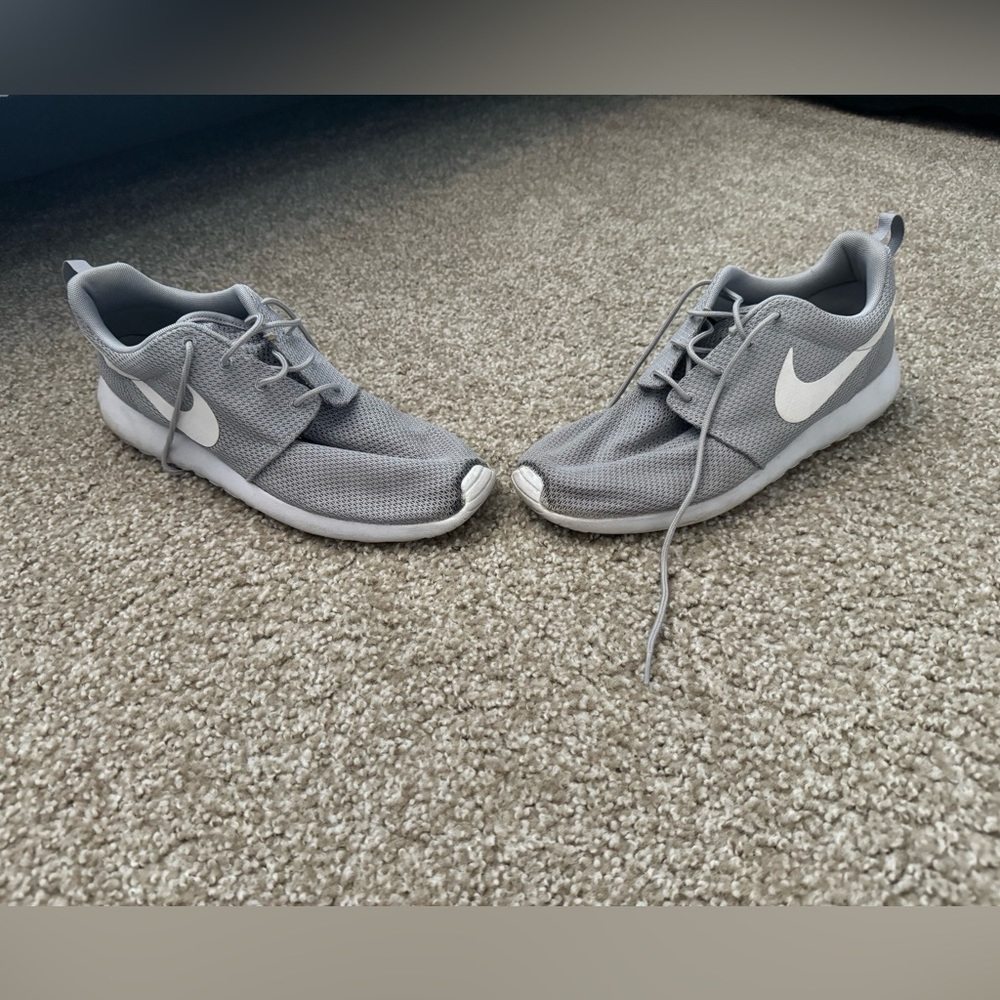 Men’s Nike Roshe One- Low, Grey